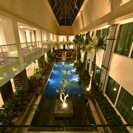 Holiday Inn Bandung Pasteur By Ihg Esterno foto