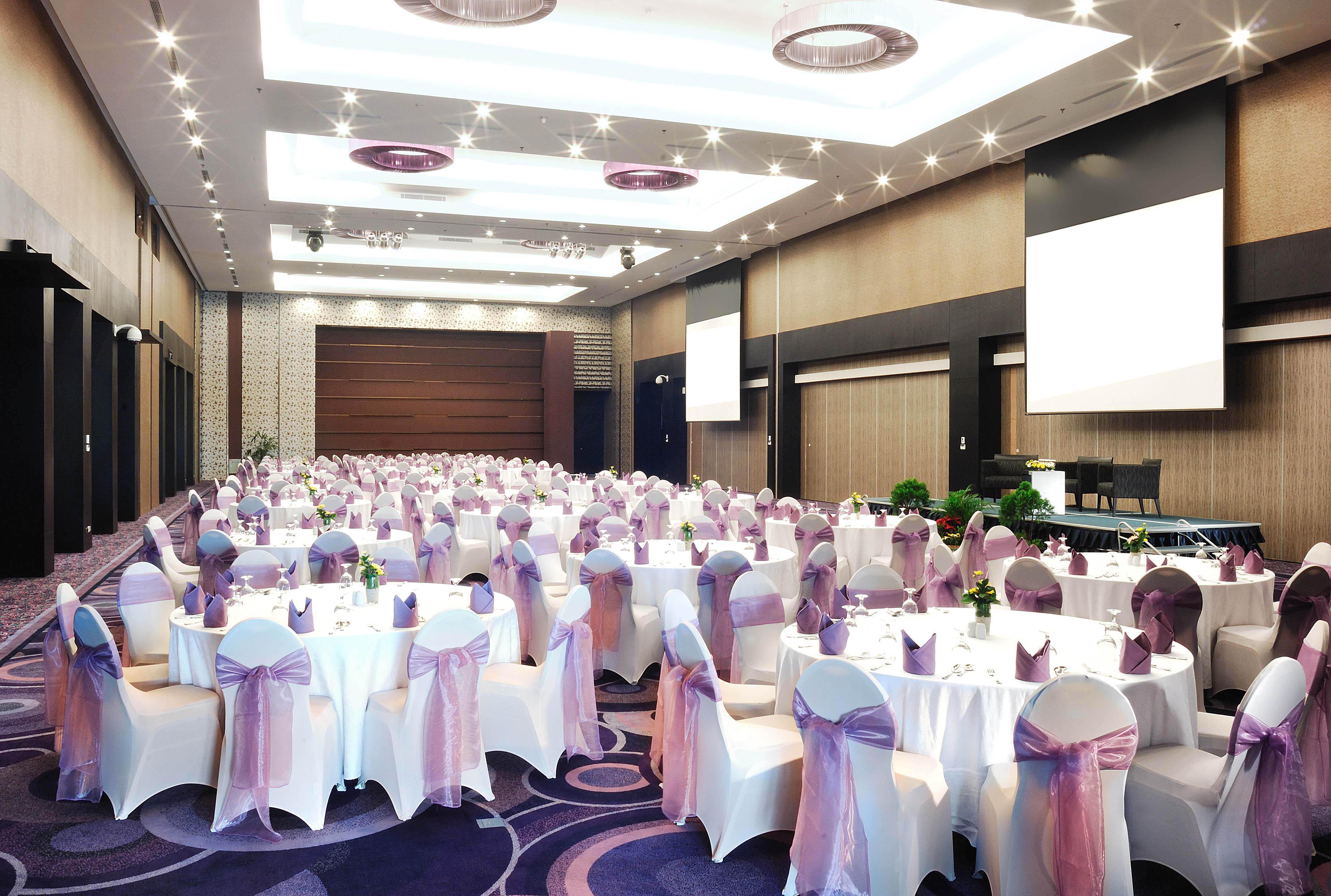 Holiday Inn Bandung Pasteur By Ihg Esterno foto