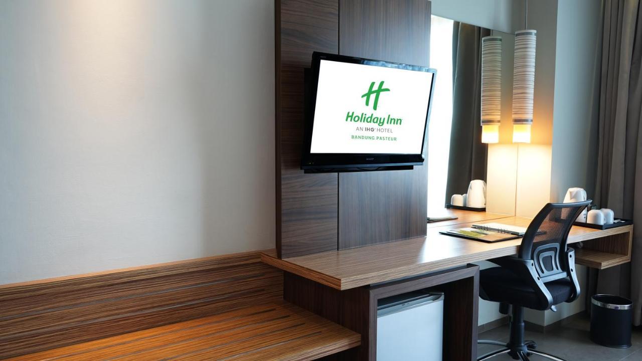 Holiday Inn Bandung Pasteur By Ihg Esterno foto