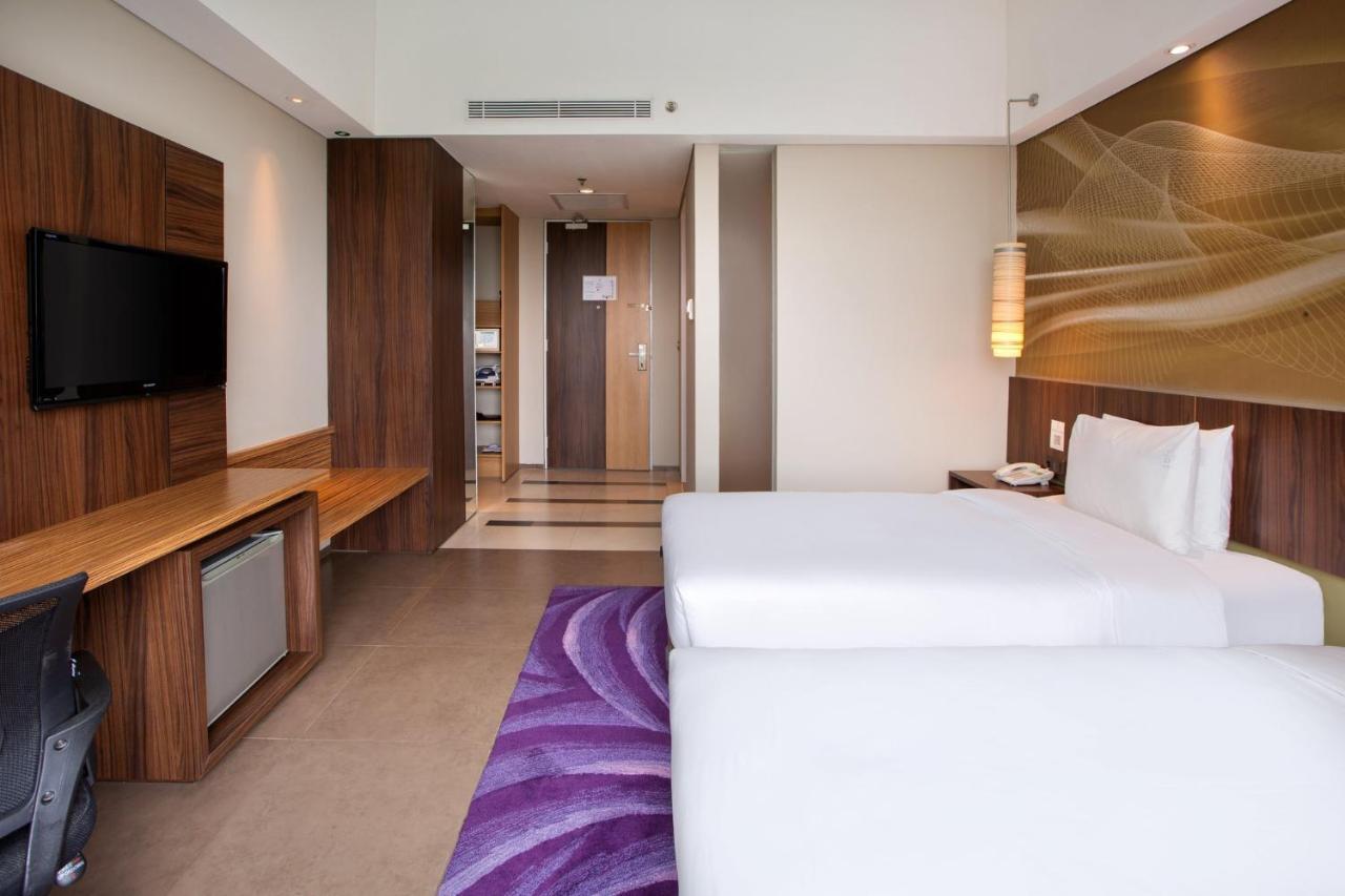 Holiday Inn Bandung Pasteur By Ihg Esterno foto
